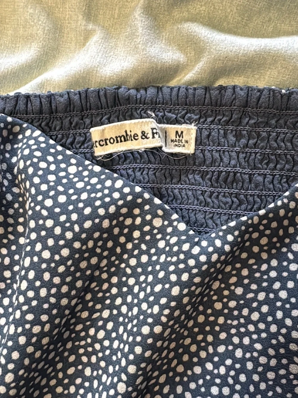 Abercrombie & Fitch flowy navy